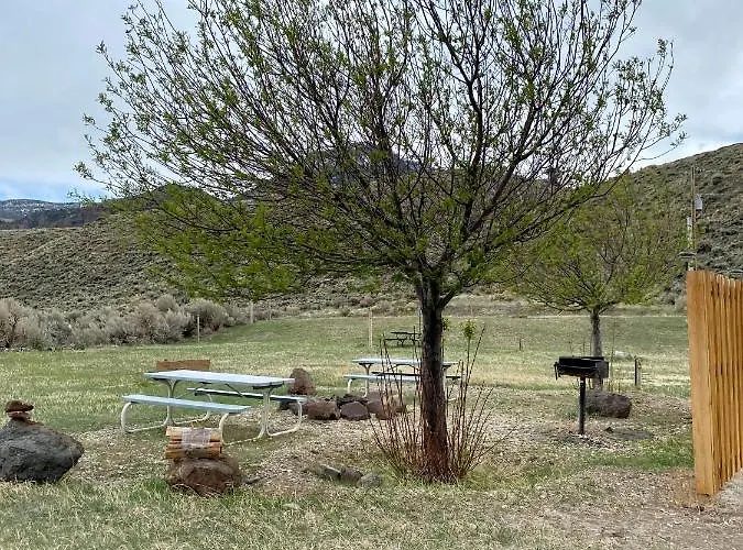 Motel Creek And Rv Park