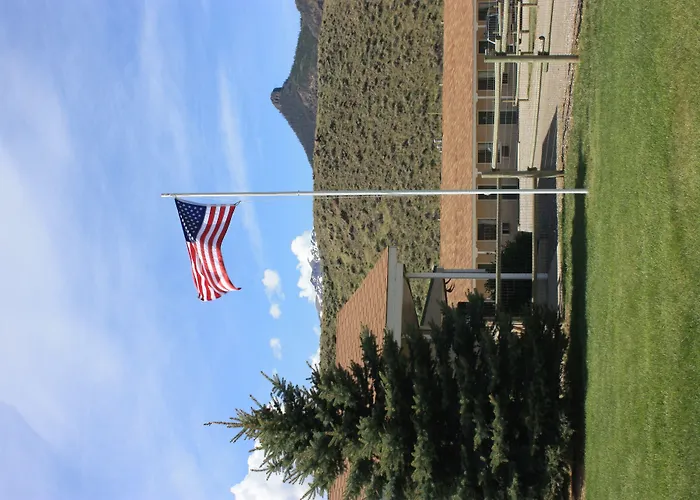 Motel Creek And Rv Park Wapiti