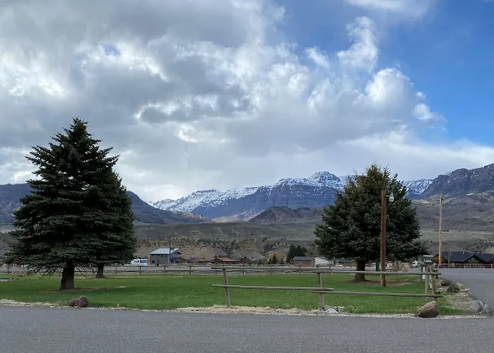 Motel Creek And Rv Park Wapiti