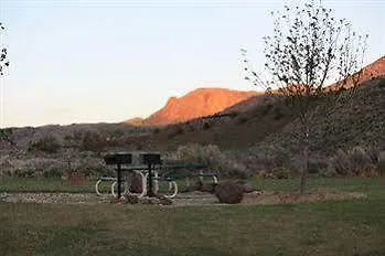 Motel Creek And Rv Park